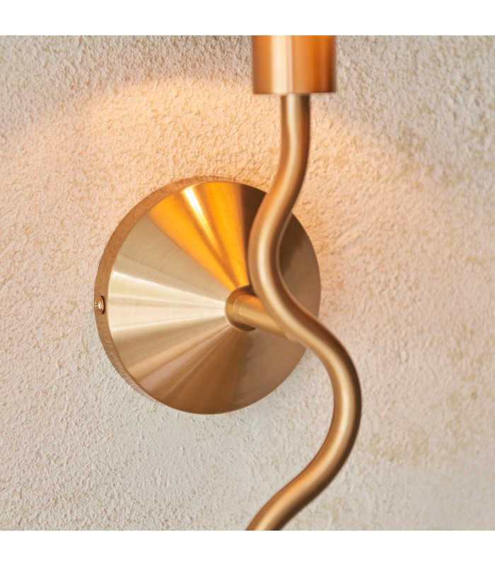 Wriggle Wall Lamp with Shade Brushed Aged Brass Plate, Natural Raffia, 1x E14