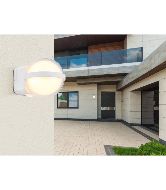 Illi Outdoor Globe Wall Lamp White Matt IP54 LED 3000K-4
